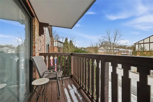 115 THORNBERRY DRIV gallery image 10