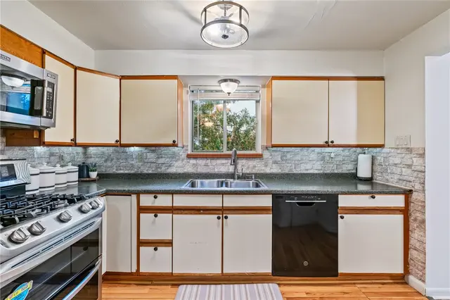 1150 Judy Ann Pl gallery image 5