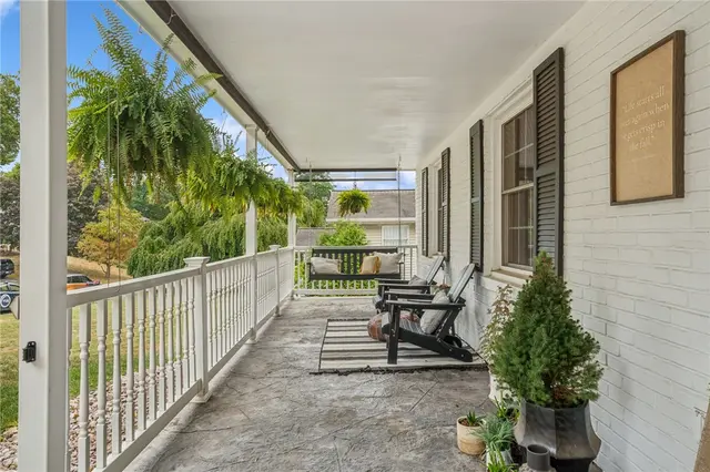 116 Colonial Dr gallery image 2