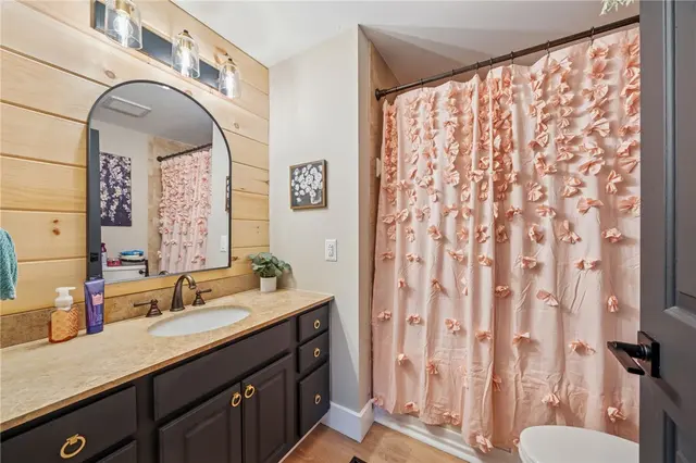 116 Colonial Dr gallery image 3