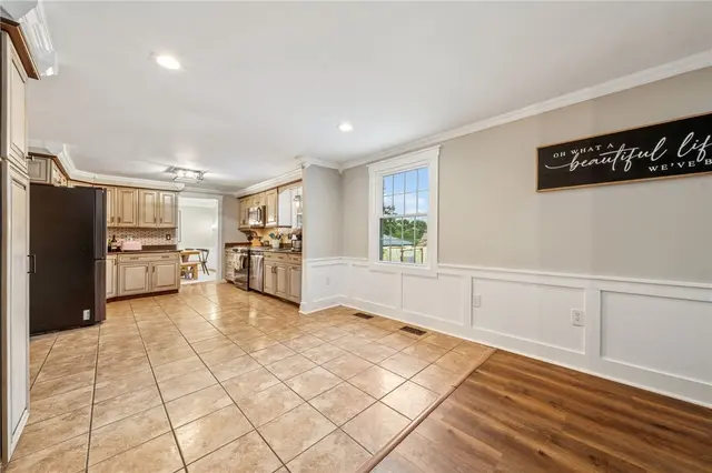 116 Colonial Dr gallery image 7
