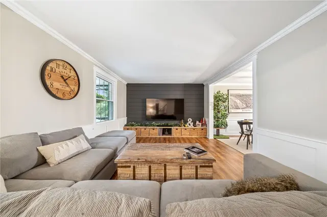 116 Colonial Dr gallery image 12