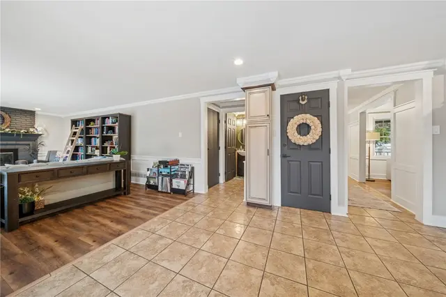 116 Colonial Dr gallery image 18