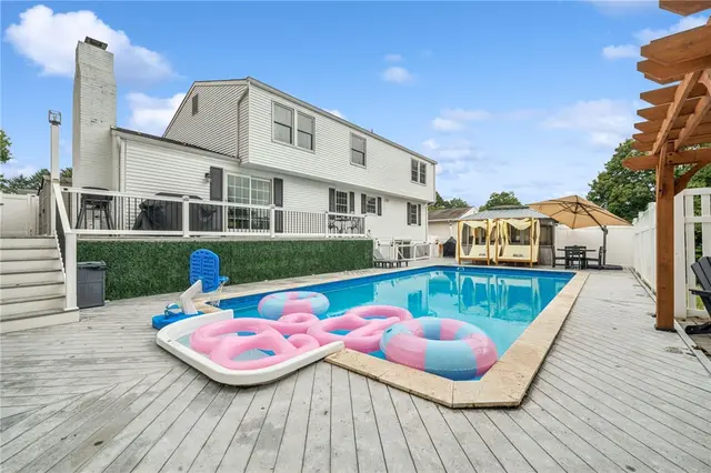 116 Colonial Dr gallery image 22