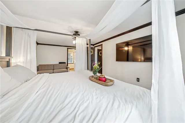 116 Colonial Dr gallery image 30