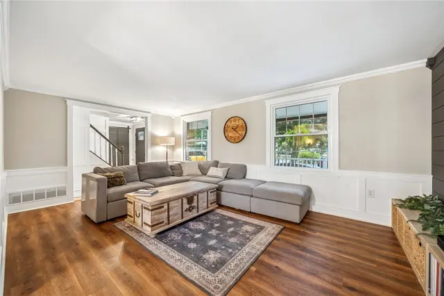 116 Colonial Dr gallery image 33