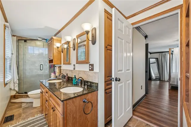 116 Colonial Dr gallery image 35