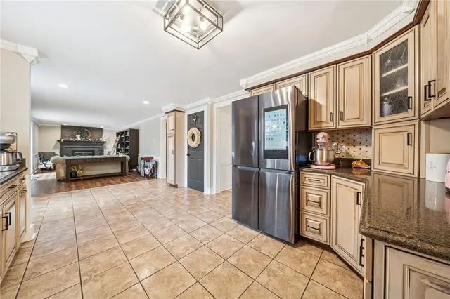 116 Colonial Dr gallery image 38
