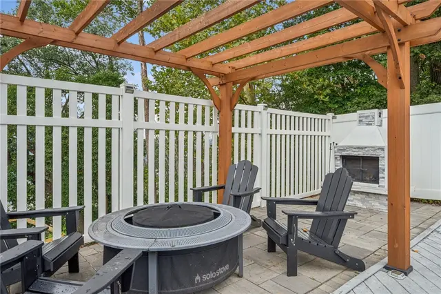 116 Colonial Dr gallery image 41