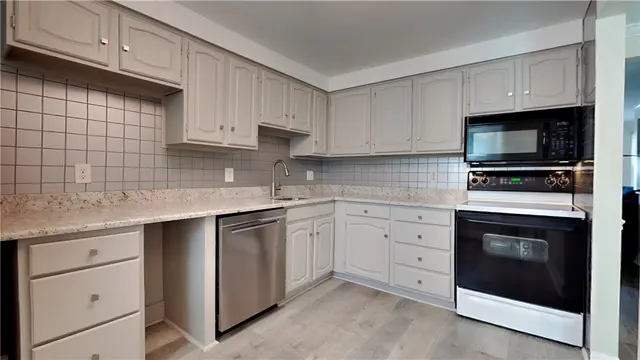 116 Inverness Dr. gallery image 5