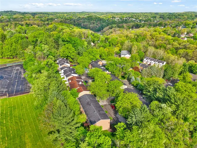 116 Inverness Dr. gallery image 33