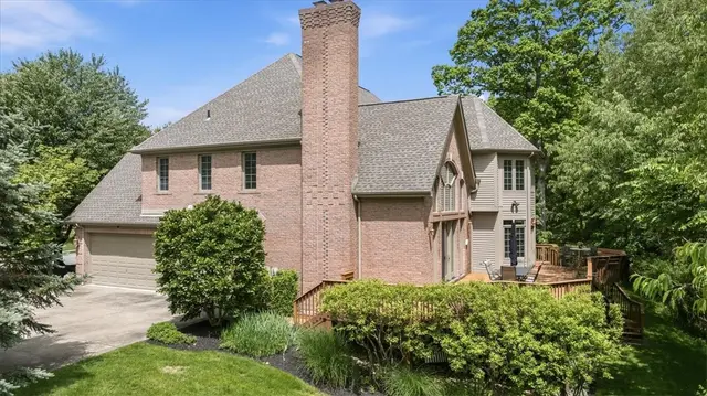 117 Lyndhurst Cir gallery image 3