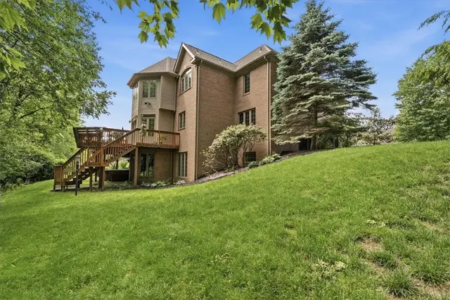 117 Lyndhurst Cir gallery image 35