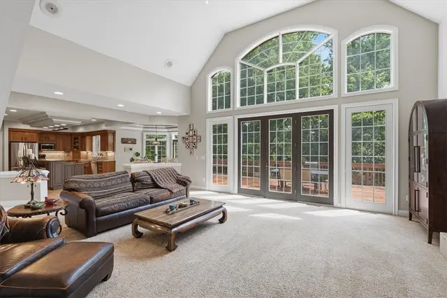117 Lyndhurst Cir gallery image 40