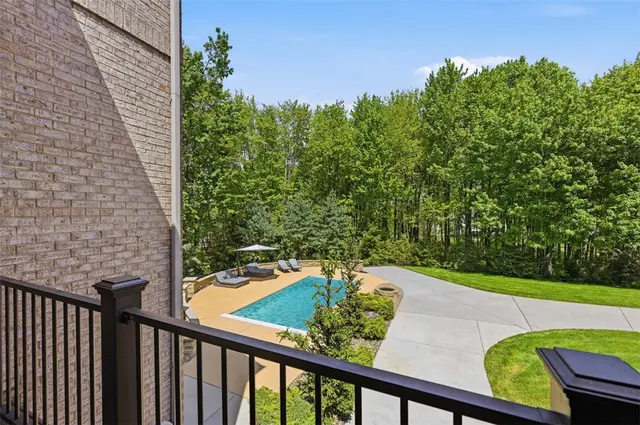 117 Windwood Heights Drive gallery image 17