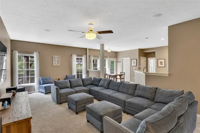 118 Blue Heron Dr gallery image 11