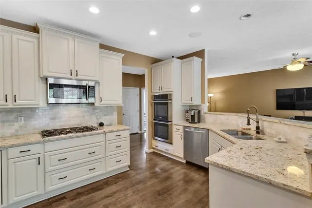 118 Blue Heron Dr gallery image 14