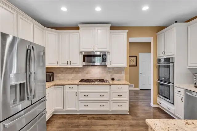 118 Blue Heron Dr gallery image 16