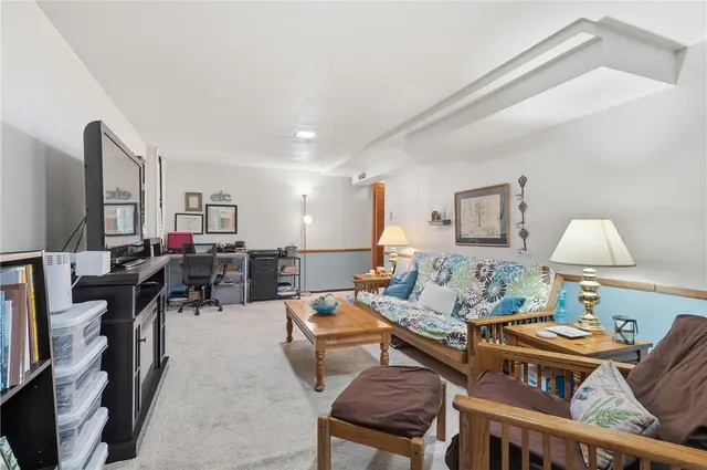 118 Brookmeade Dr gallery image 3
