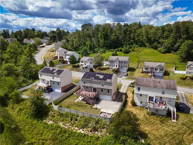 118 Tartan Rd gallery image 9