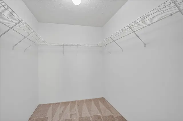 118 Tartan Rd gallery image 33