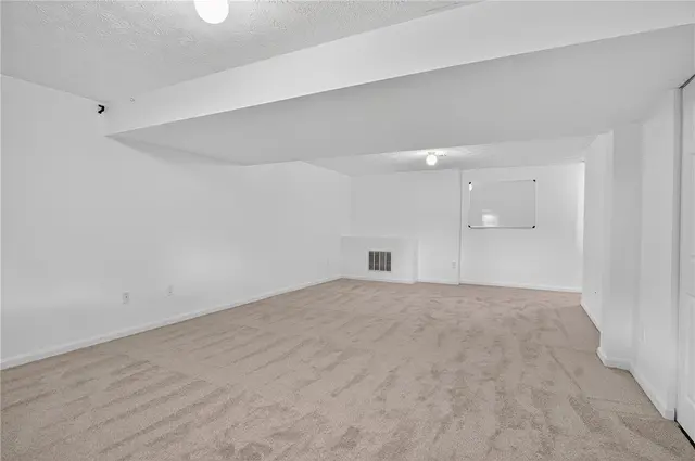 118 Tartan Rd gallery image 35