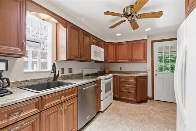 118 Tillotson Cir gallery image 3
