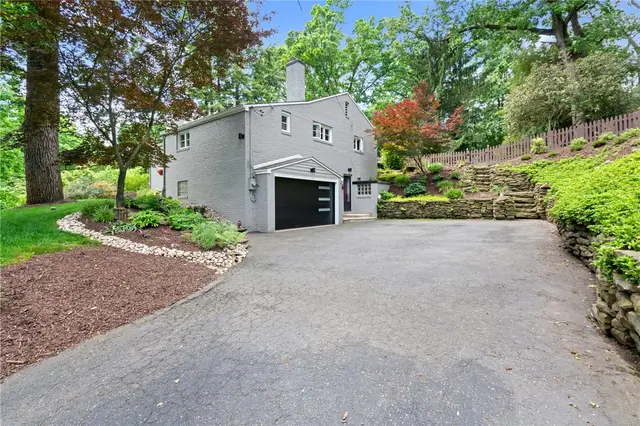 119 Byron Rd gallery image 30