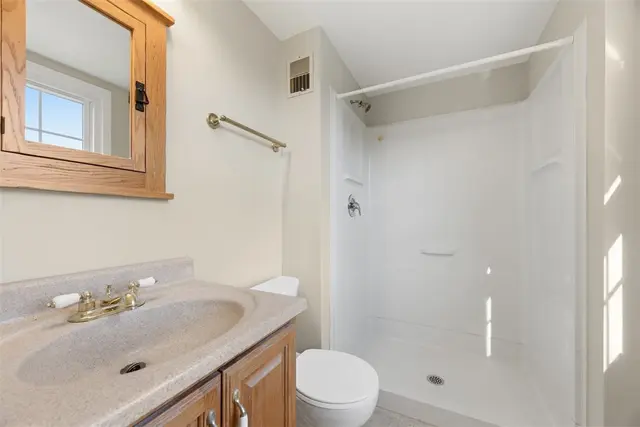 119 Cresent gallery image 38