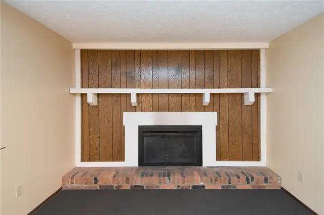 12 Oxford Ct gallery image 16