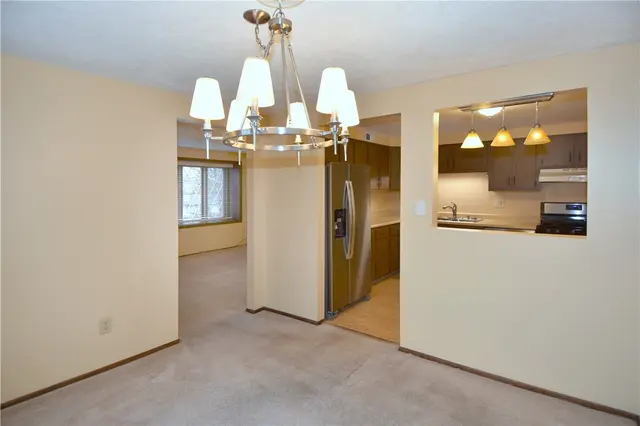 12 Oxford Ct gallery image 18