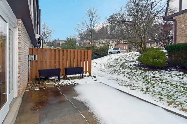 12 Oxford Ct gallery image 31