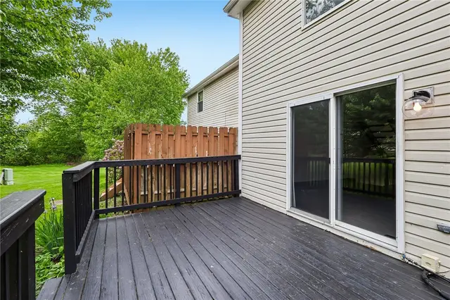 12 Pin Oak Ct gallery image 4