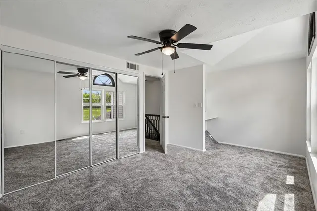 12 Pin Oak Ct gallery image 8