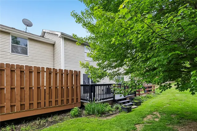 12 Pin Oak Ct gallery image 10