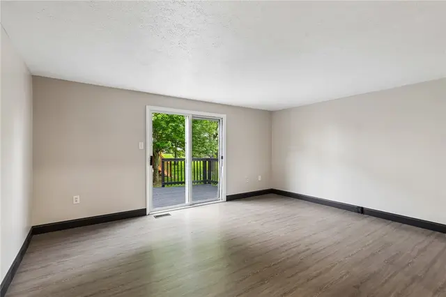 12 Pin Oak Ct gallery image 12