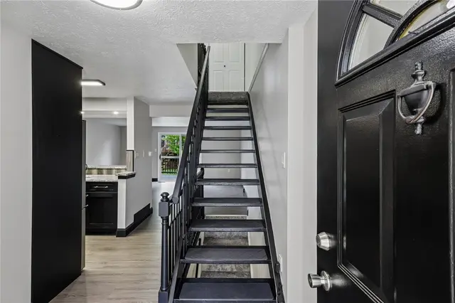 12 Pin Oak Ct gallery image 14