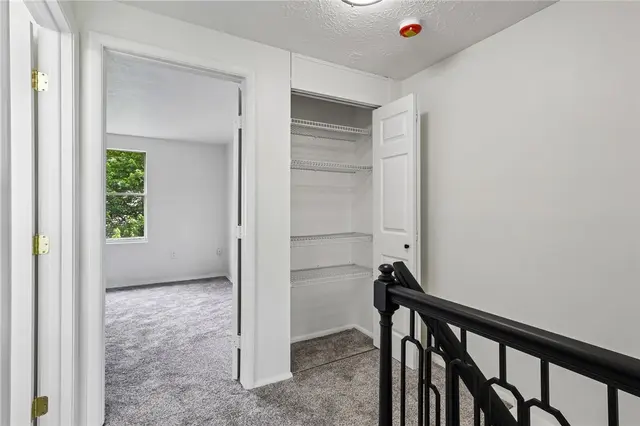 12 Pin Oak Ct gallery image 15