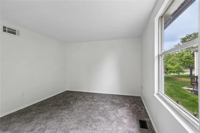 12 Pin Oak Ct gallery image 16