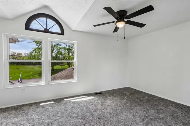 12 Pin Oak Ct gallery image 18