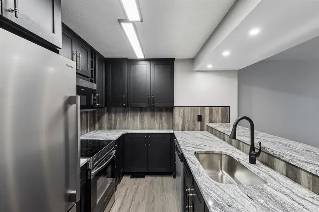 12 Pin Oak Ct gallery image 19