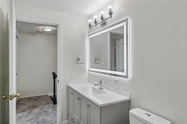 12 Pin Oak Ct gallery image 22