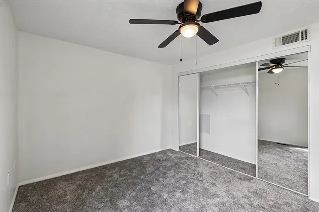 12 Pin Oak Ct gallery image 24