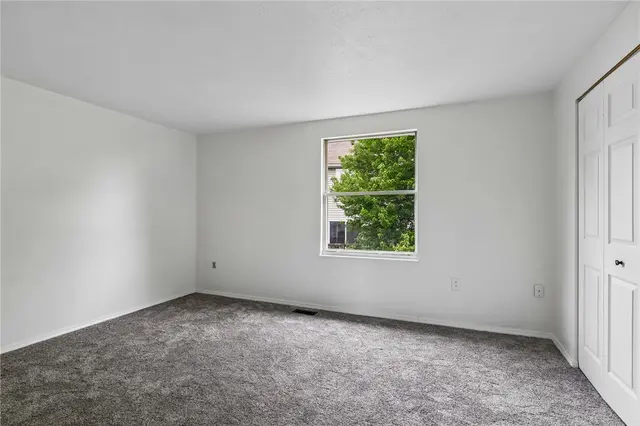 12 Pin Oak Ct gallery image 29