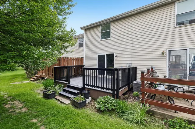 12 Pin Oak Ct gallery image 31