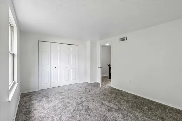 12 Pin Oak Ct gallery image 38