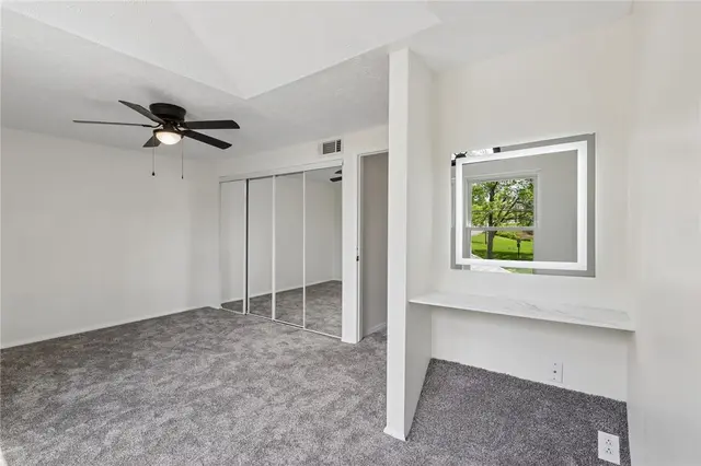 12 Pin Oak Ct gallery image 43