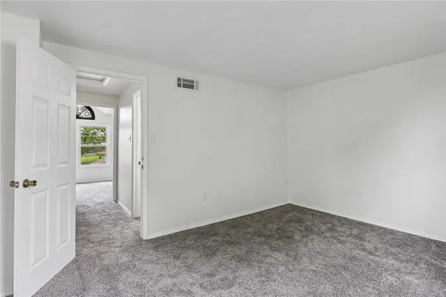 12 Pin Oak Ct gallery image 45