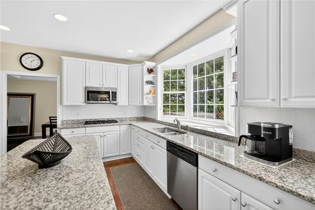 120 Hidden Oak Drive gallery image 3