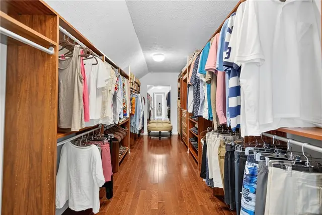 120 Hidden Oak Drive gallery image 4